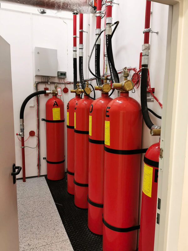 Butle systemu gaszenia gazem FM200 w serwerowni